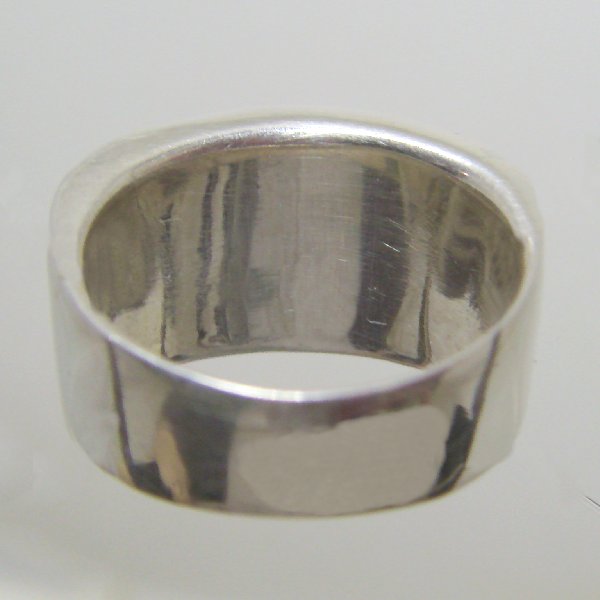 (r1099)Silver ring with black faceted stone.